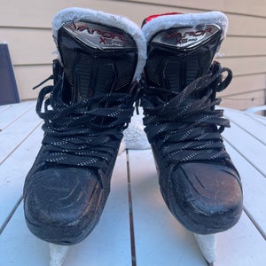 2024 Bauer Vapor X5 Pro Hockey Skates Extra Wide Width Size 3.5 (Used)