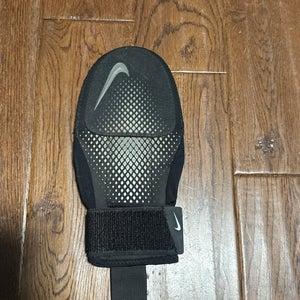 Nike black sliding mit (adult )