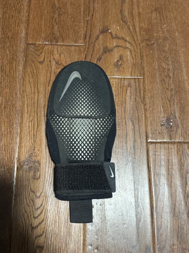 Nike black sliding mit (adult )