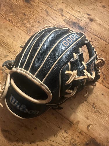 Wilson A2000 RH Infield Baseball Glove 11.5" (Used)
