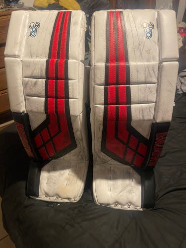 32" 2017 Vaughn Velocity VE8 Goalie Leg Pads (Used)