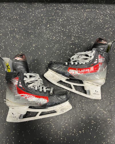 2024 Bauer Vapor Hyperlite 2 Hockey Skates Regular Width 7.5 (Used)