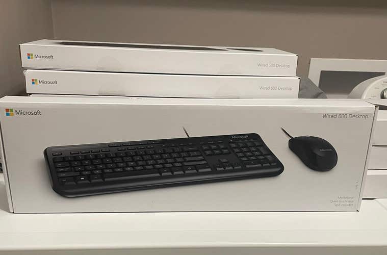 9 Microsoft Wired 600 Desktop Keyboard and Mouse New in Box. (New)