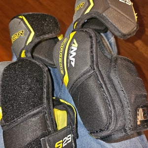 Junior Medium Bauer Supreme s29 Elbow Pads (Used)
