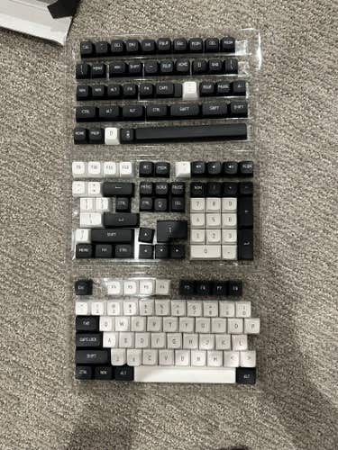 Black and White Keycaps(New)