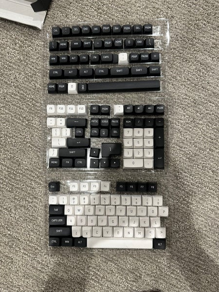Black and White Keycaps(New)
