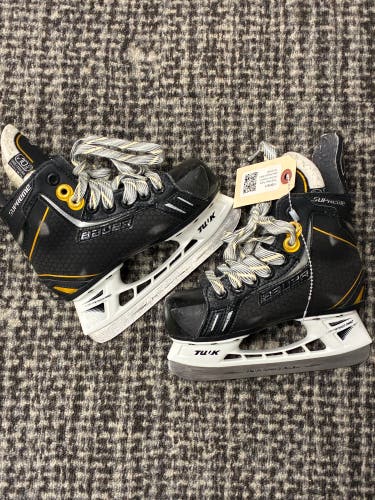 Youth Bauer Supreme One.6 Hockey Skates Regular Width 10.5 (Used)