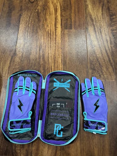 Large bruce bolt all American Gloves (New)