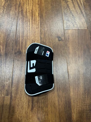 Black g form shin guard (New)
