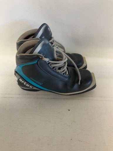 Used Arctix Girls NNN XC Ski Boots Grey W 05-05.5 / JR 03.5-04 11823-S000035555