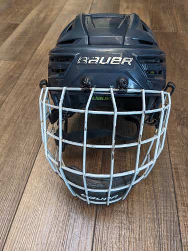 Small Bauer Re-Akt 150 Helmet (Used)