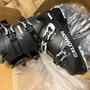 26.5 Women's Salomon All Mountain Ski Boots Soft Flex (New)