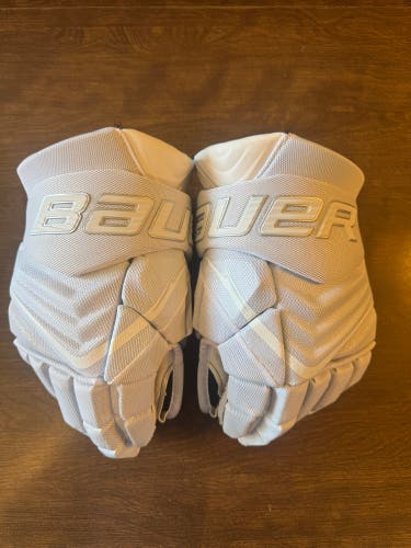Bauer Vapor Flylite Gloves 13" (New)