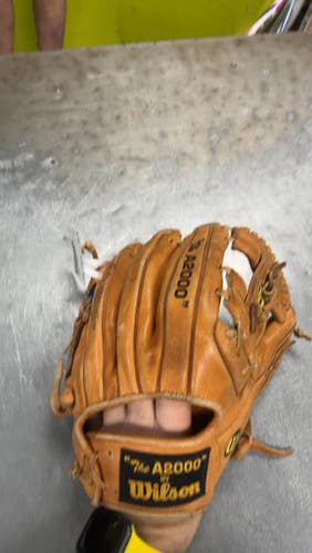 Used Wilson A2000 BB/SB Glove RH Throw None 11 1/4" 11793-S000257812