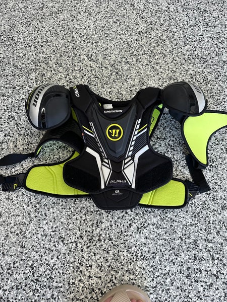 Men's Medium Senior Warrior Alpha DX Pro Shoulder Pads (Used)