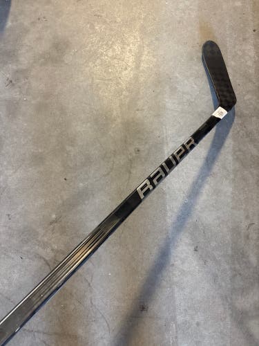 82 Flex P28M Senior Bauer Vapor Hyperlite 2 Left Hand Hockey Stick Pro Stock NHL (New)