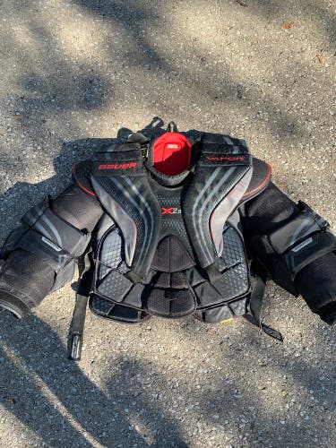 Medium 2020 Bauer Vapor X2.9 Goalie Chest Protector (Used)