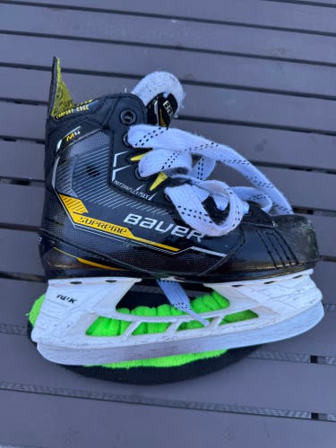 2022 Bauer Supreme M4 Hockey Skates Regular Width 13 (Used)