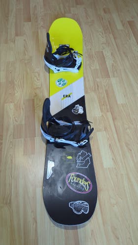 Used Flow Snowboard 155cm W Binding  M Flow Era is an all-mountain hibrid freestyle snowboard.