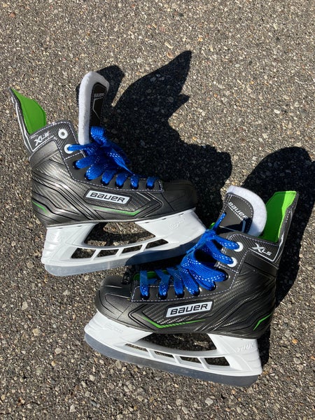 Junior Bauer XLS Hockey Skates Regular Width Size 2 (Used)