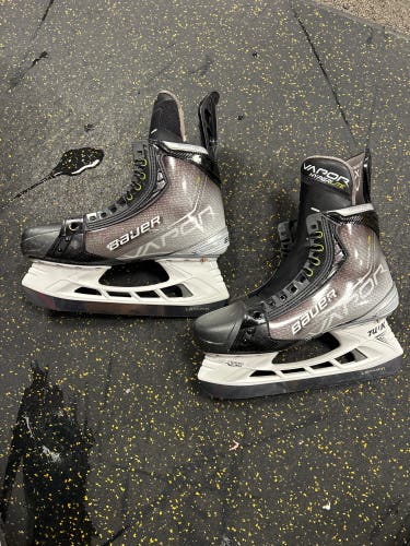 2021 Bauer Vapor Hyperlite Hockey Skates Regular Width Pro Stock 7 (New)