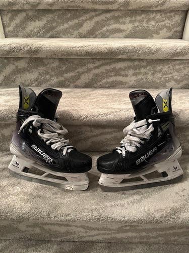Senior Bauer Vapor Hyperlite 2 Hockey Skates | (FIT 2) Size 7.5 (Used)