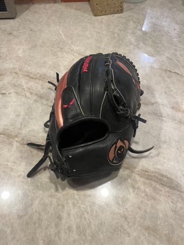 Shadowball Glove