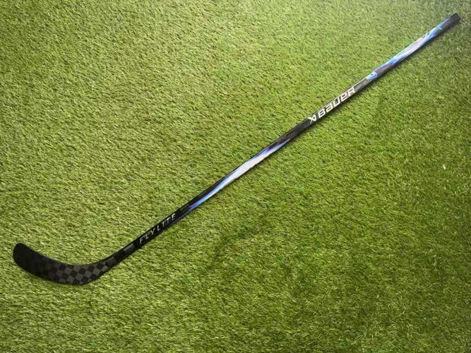 Single-Senior Bauer Vapor FlyLite RH 77 Flex P92 Hockey Stick  (New)