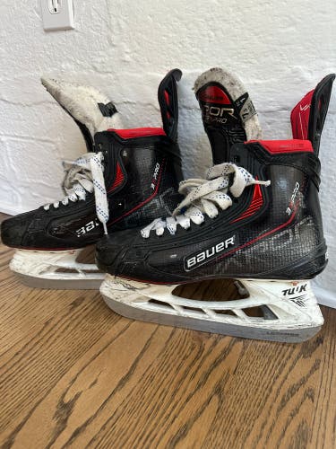 2021 Bauer Vapor 3X Hockey Skates Regular Width 7.5 (Used)