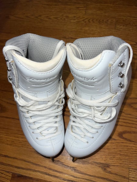 Jackson Ultima Figure Skates Junior 3 (Used)
