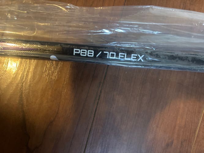 Senior Bauer Vapor FlyLite Right Handed Hockey Stick P88, 70 flex (New)