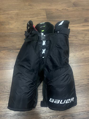 Like New Senior Large Bauer Vapor Shift Pro Hockey Pants (Used) ……..