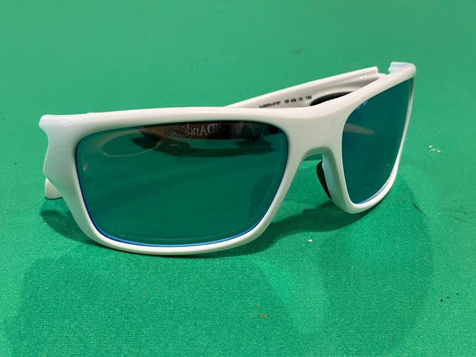 White Youth One Size Fits All Oakley Turbine Sunglasses (Used)