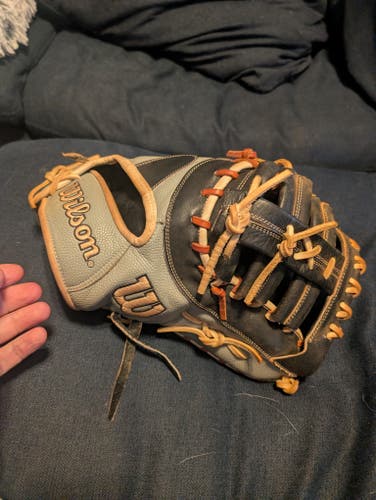 Used Wilson A2000 1620 RHT 12.5" First Base Mitt