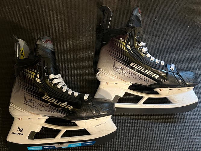 Bauer Vapor Hyperlite 2 Hockey Skates 8 (Used)