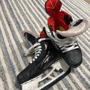 2023 Bauer Vapor X5 Pro Hockey Skates Size 5.5 (Used)