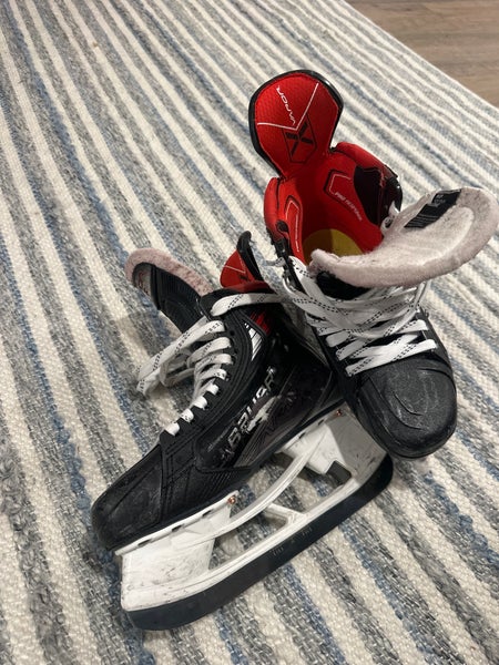 2023 Bauer Vapor X5 Pro Hockey Skates Size 5.5 (Used)