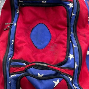 BOWNET COMMANDER CATCHER'S ROLLING WHEELED BAG - (Used)  small hole can be seen last picture