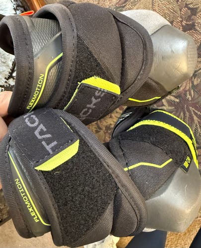 Senior Medium CCM Tacks xf pro Elbow Pads (Used)