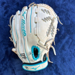 White Mizuno Franchise RH Pitcher's Softball Glove 12.5" (Used)