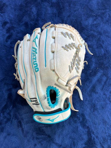 White Mizuno Franchise RH Pitcher's Softball Glove 12.5" (Used)