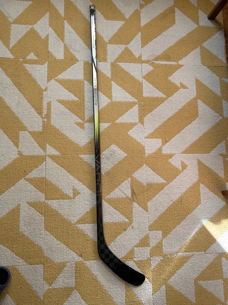 Junior Bauer Vapor Hyperlite 2 Right Handed Hockey Stick P90TM (Used)