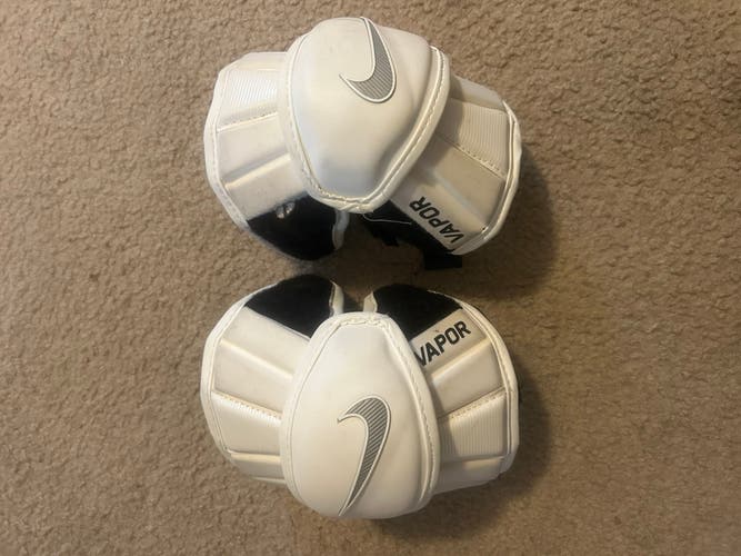 Medium Adult Nike Vapor Arm Pads (Used)