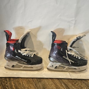 Bauer Vapor 5x pro Hockey Skates Regular Width Size 5 (Used)