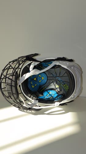 Large Bauer Re-Akt 150 Helmet (Used)