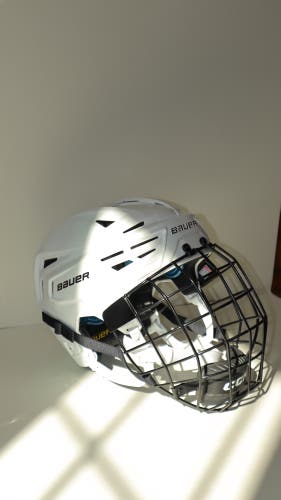 Large Bauer Re-Akt 150 Helmet (Used)