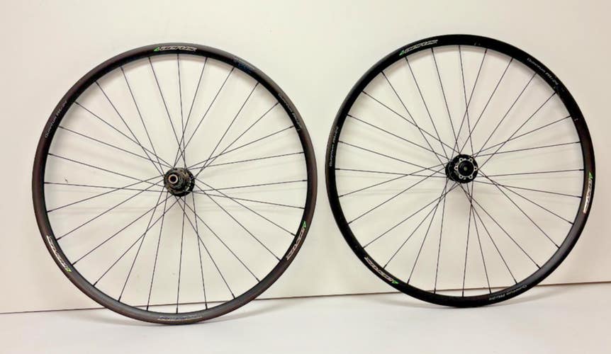 Aerus Quantum AL24 28-Spoke Black Aluminum Disc Brake Thru Axle 700C Wheelset
