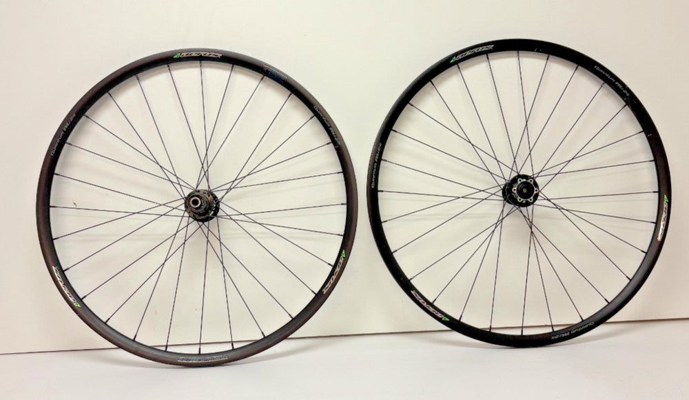 Aerus Quantum AL24 28-Spoke Black Aluminum Disc Brake Thru Axle 700C Wheelset