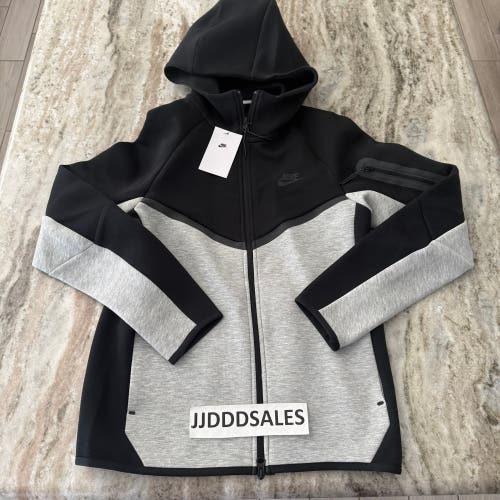 Nike Tech Fleece Windrunner Hoodie Black Dark Grey Heather HV0949-011 Men’s XS
New With Tags-$135