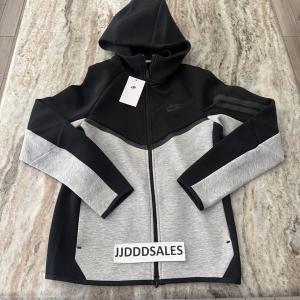 Nike Tech Fleece Windrunner Hoodie Black Dark Grey Heather HV0949-011 Men’s XS
New With Tags-$135